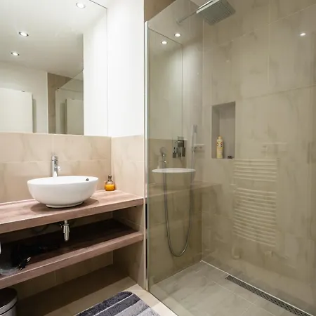 Auriapartments Karlin 2kk S Terasou A Parkovanim 아파트 프라하